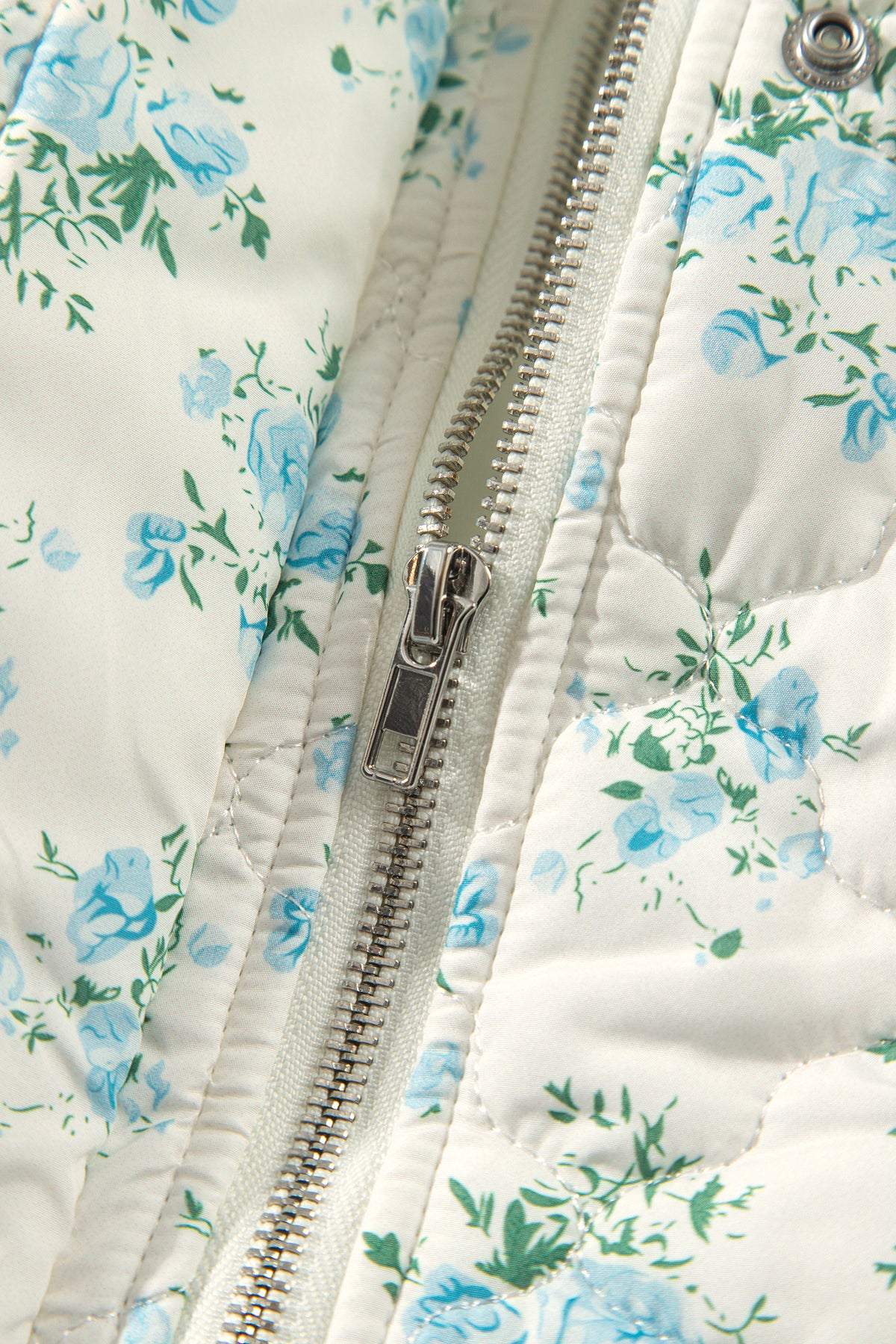 Sky Blue Floral Quilted Flounced Sleeve Casual Puffer Coat