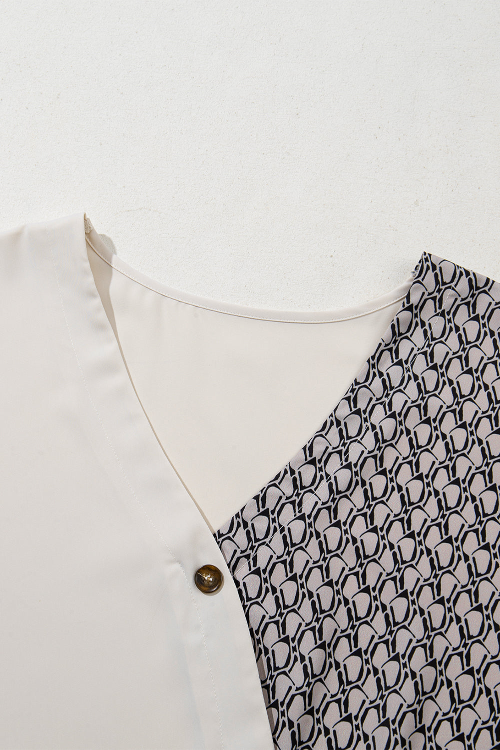 Oatmeal Contrast Geometric Print Patchwork V Neck Short Sleeve Plus Size Top