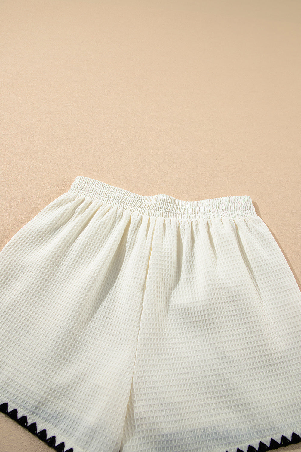 White Waffle Texture Contrast Ricrac Hemline Casual Shorts