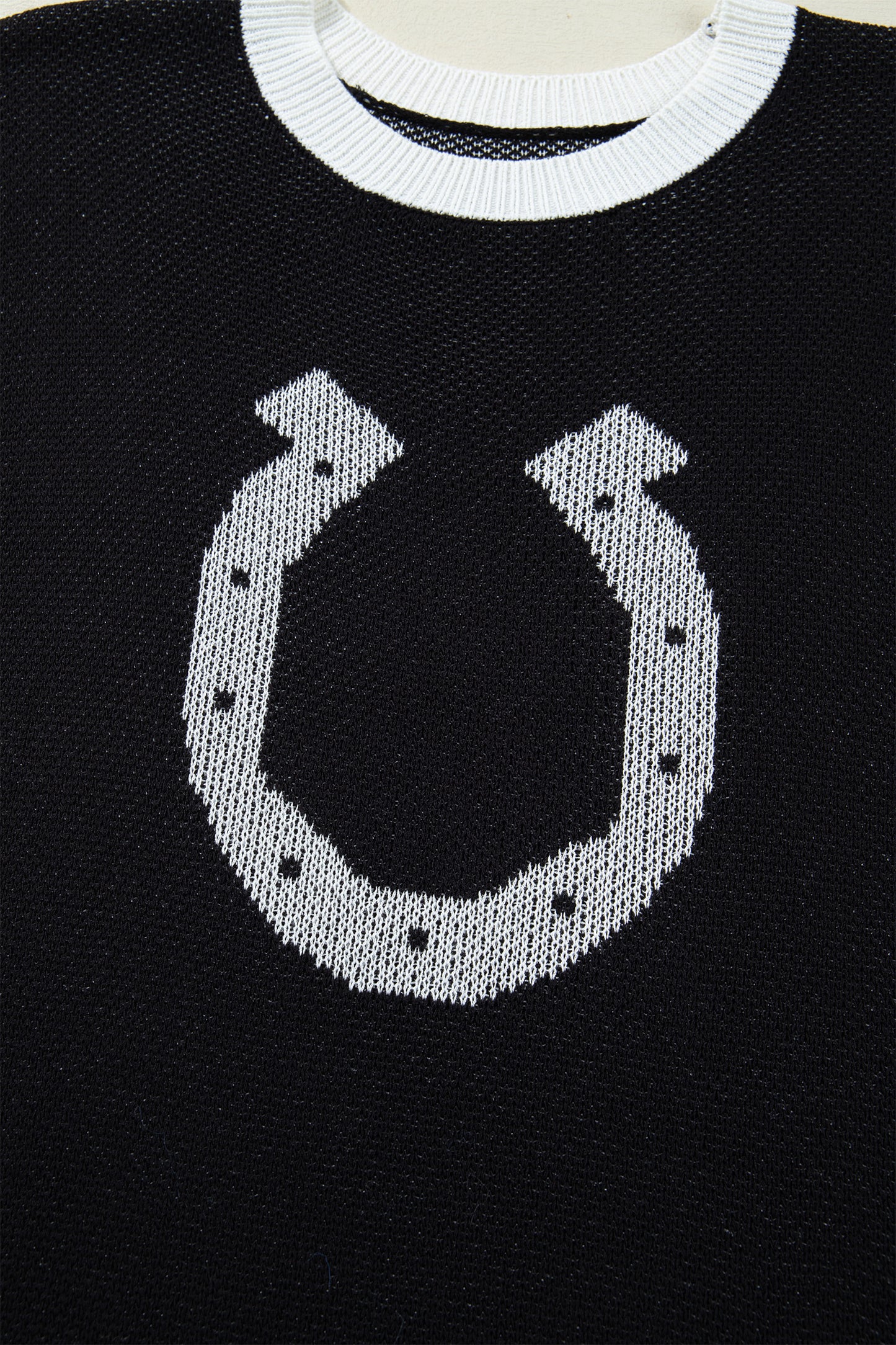 Black Horse Shoe Pattern Contrast Trim Short Sleeve Sweater