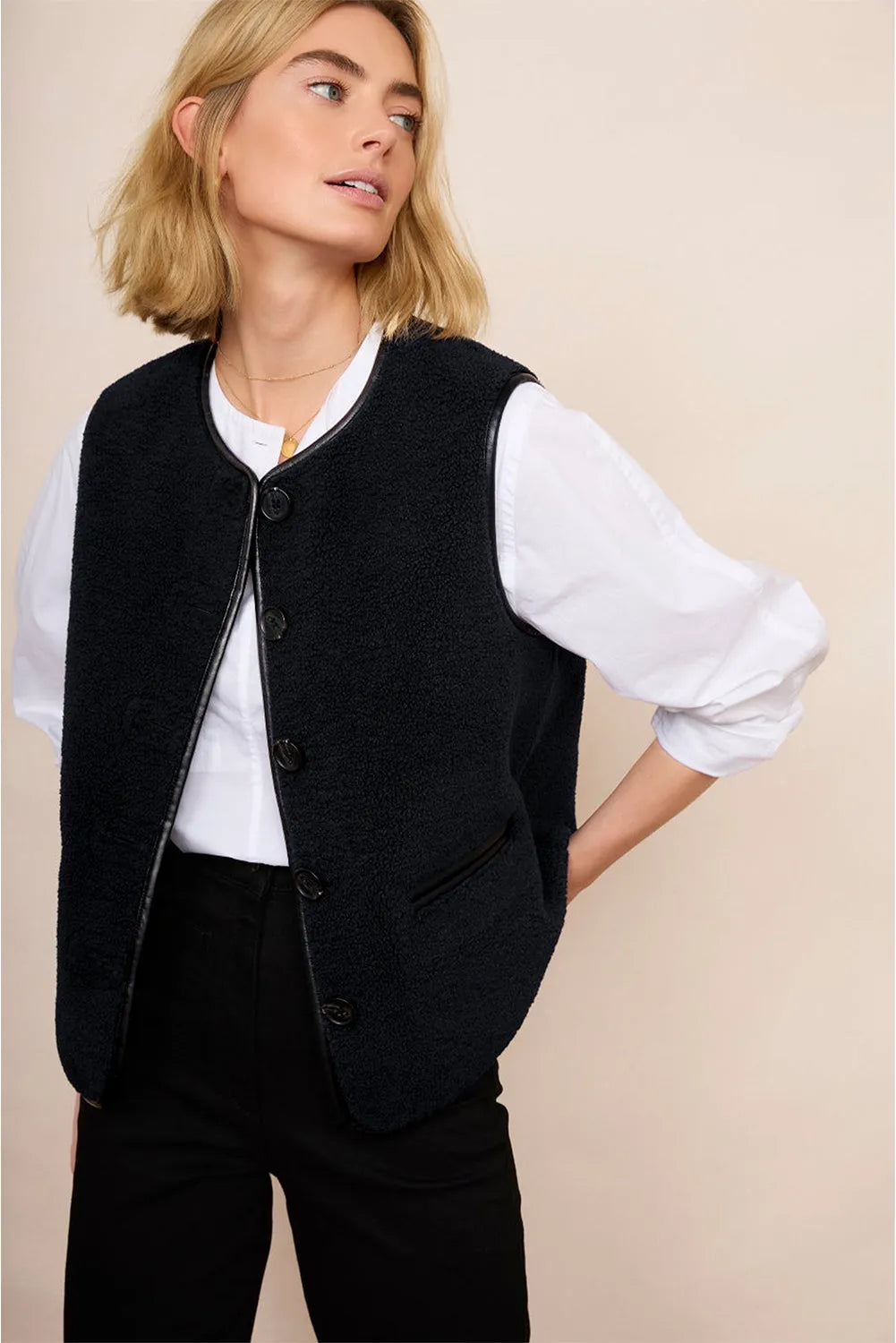 Black Leather Contrast Side Pockets Buttoned Fleece Vest - Chic Meadow Boutique 