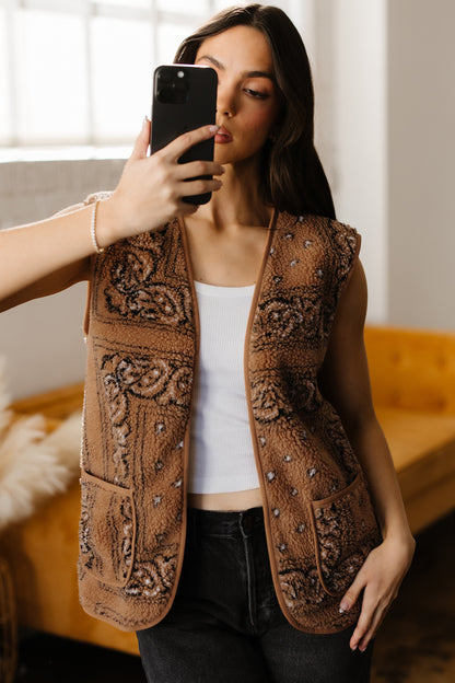 Brown Sherpa Paisley Print Pocketed Western Fashion Vest Jacket