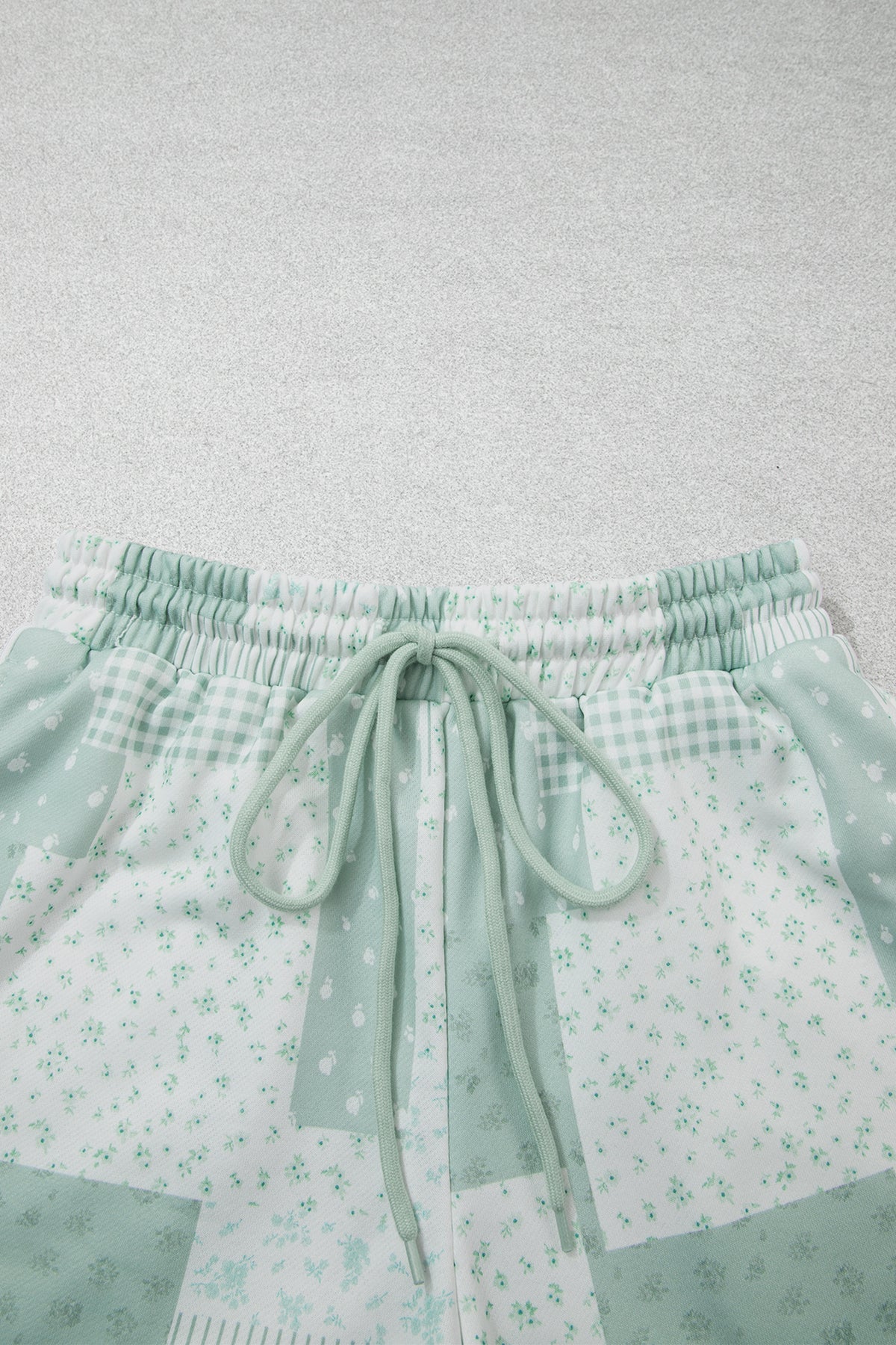 Green Patchwork Floral Print Drop Shoulder Baggy Pullover Drawstring Shorts Set