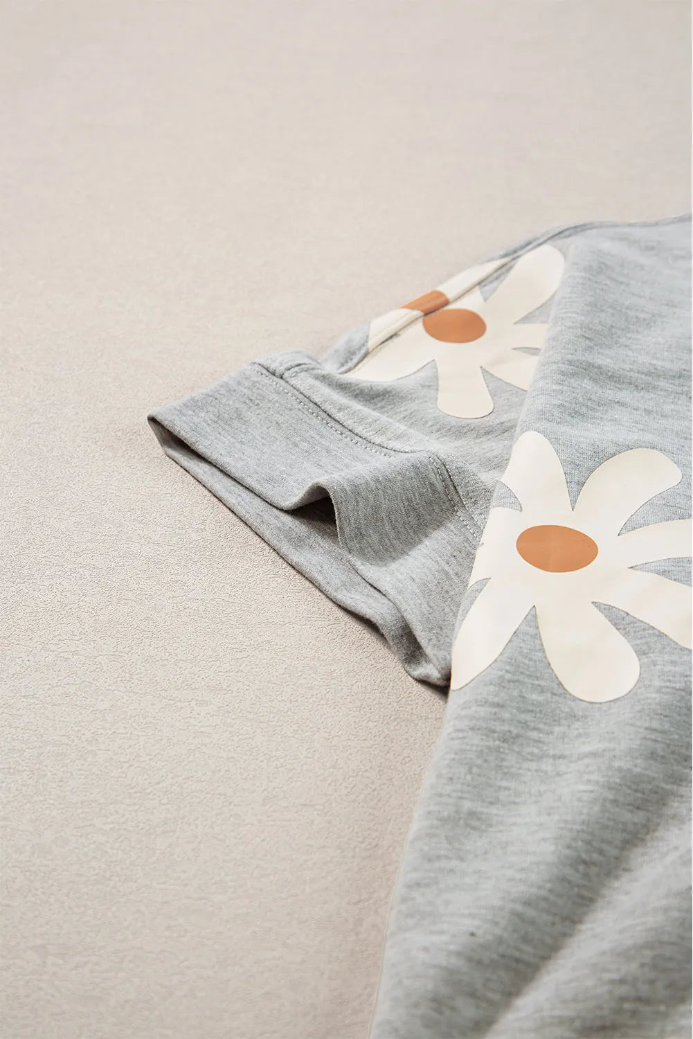 Gray Daisy Flower Printed Casual T Shirt - Chic Meadow Boutique 