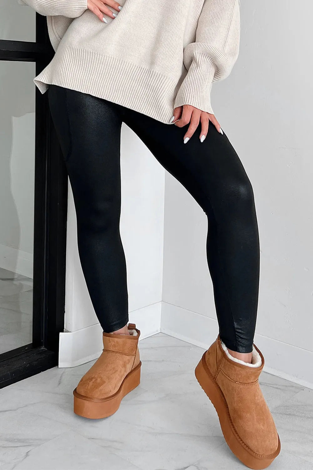 Black V Crossover High Waist Pocketed Leggings - Chic Meadow Boutique 