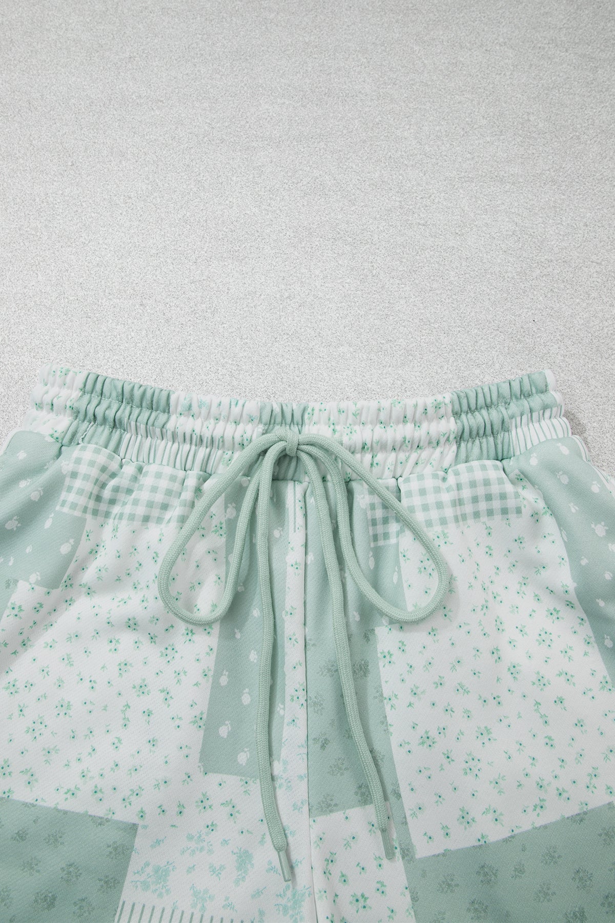 Green Patchwork Floral Print Drop Shoulder Baggy Pullover Drawstring Shorts Set