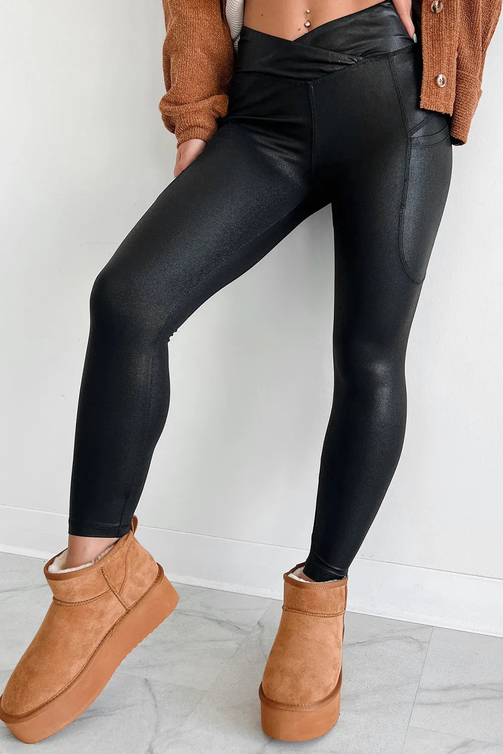 Black V Crossover High Waist Pocketed Leggings - Chic Meadow Boutique 